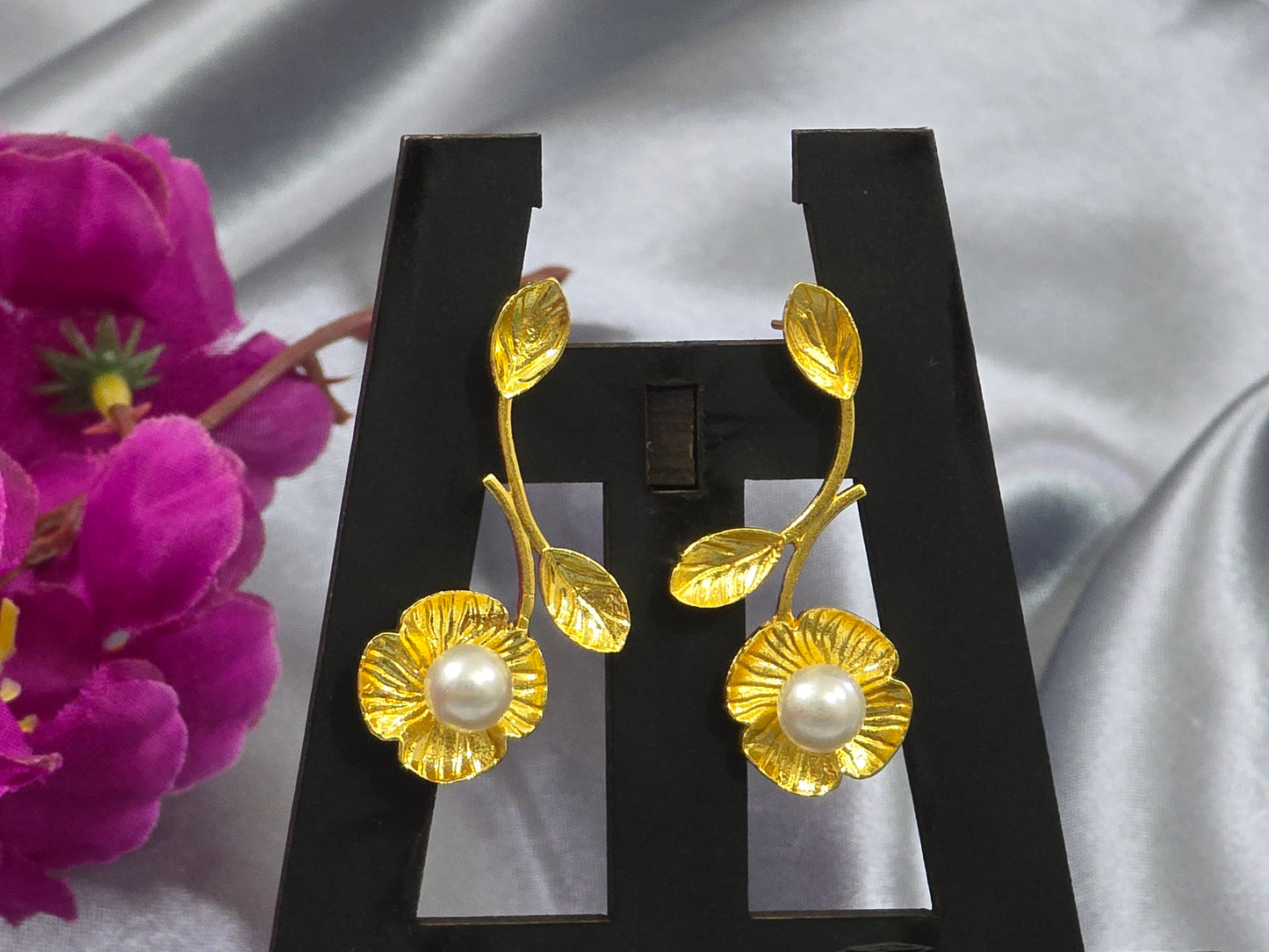 Contemporary earring