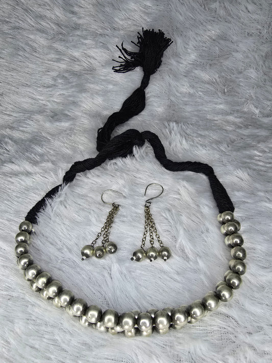 Tribal beads choker